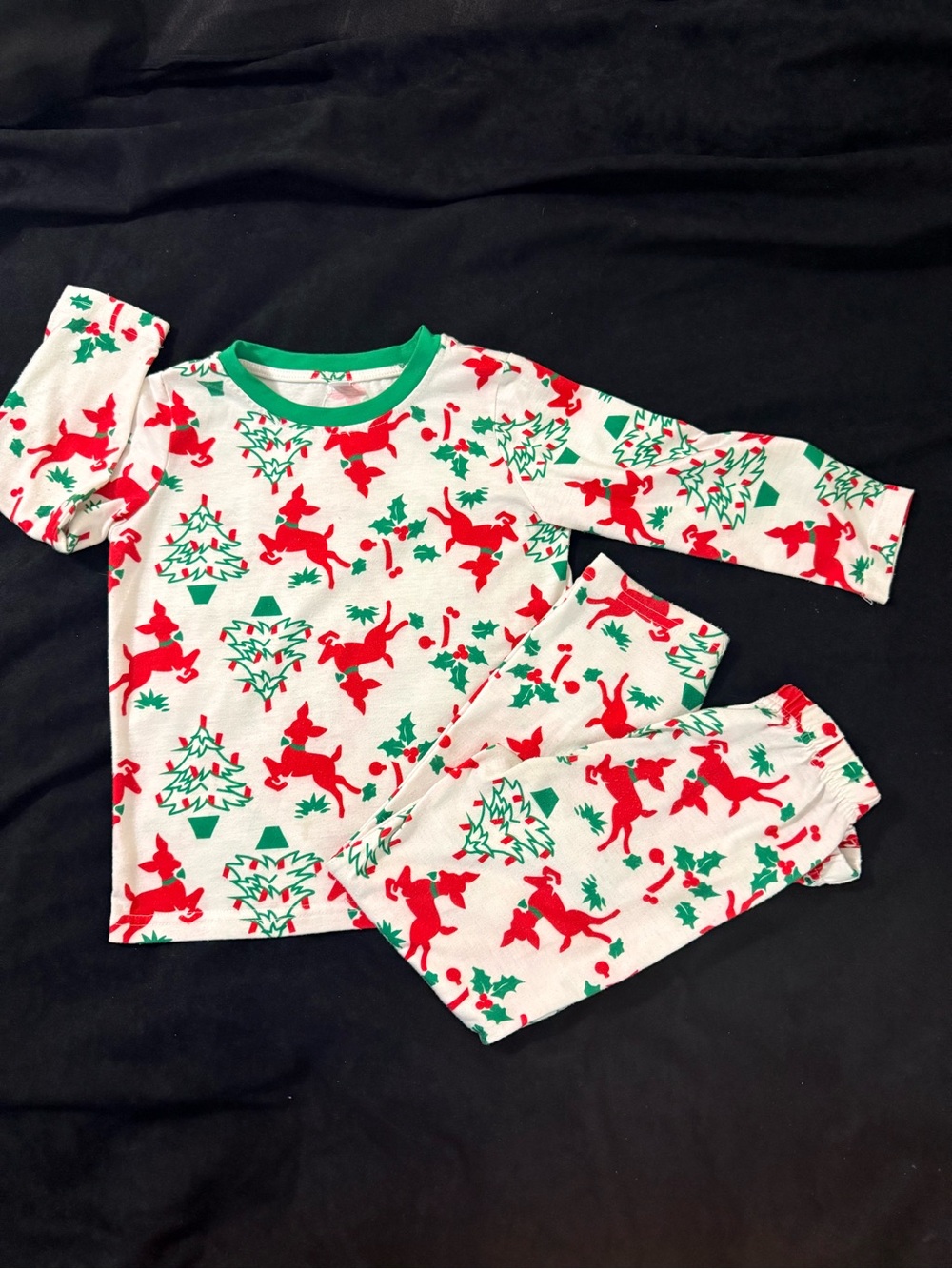 Kids Christmas pajamas by Pat Pat size 4-5Y reindeer and Trees